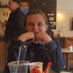 Meet your Posher, Lucie